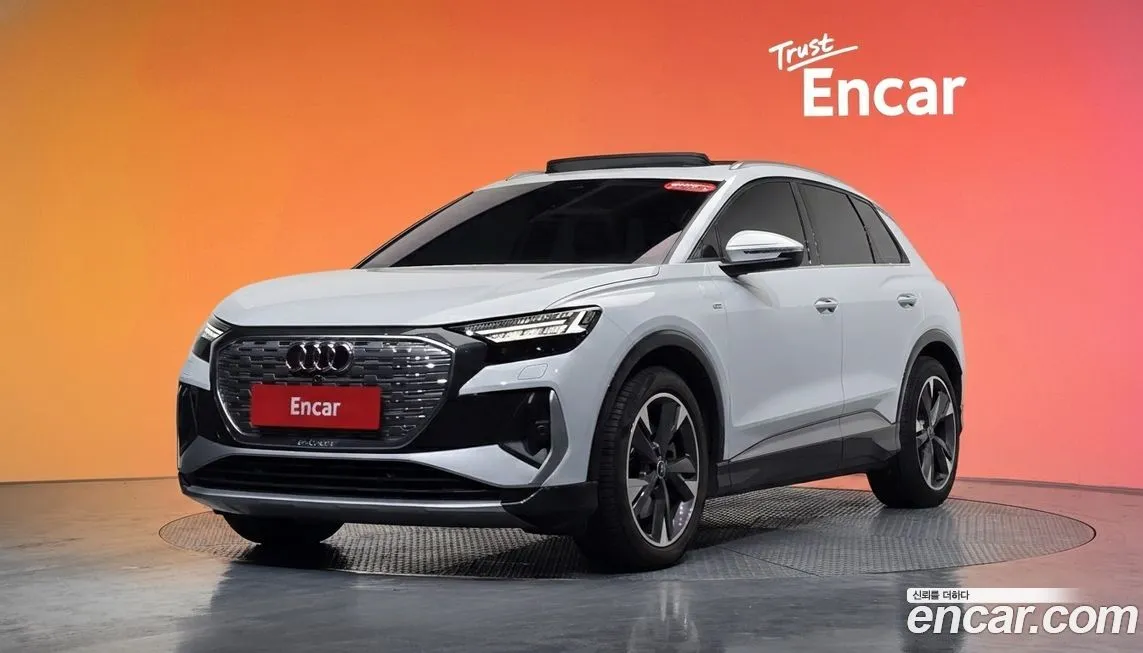 Audi Q4 e-tron — фото 1