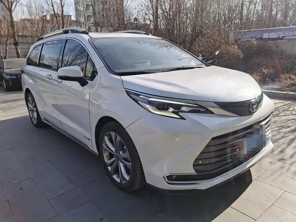 Toyota Sienna 2023 из CN, фото 3