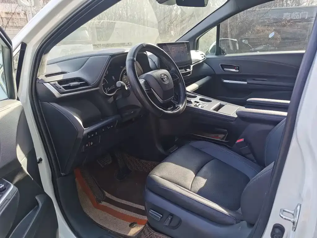 Toyota Sienna 2023 из CN, фото 4