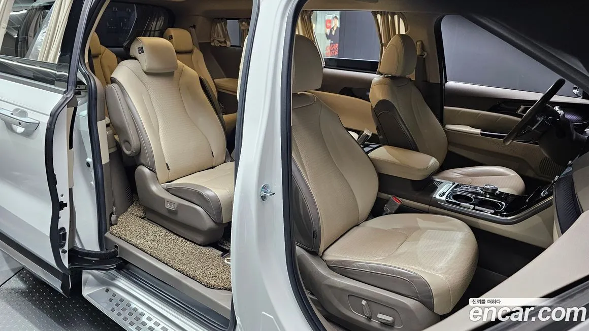 Kia Carnival — фото 10