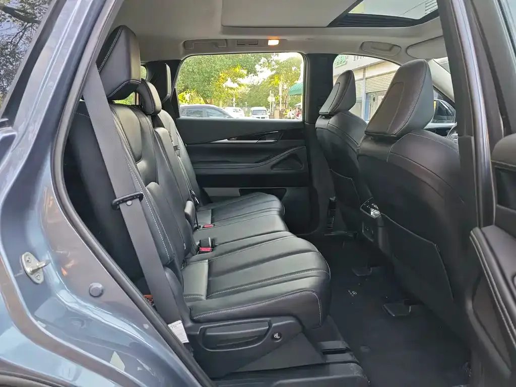 Infiniti QX60 2023 из CN, фото 8