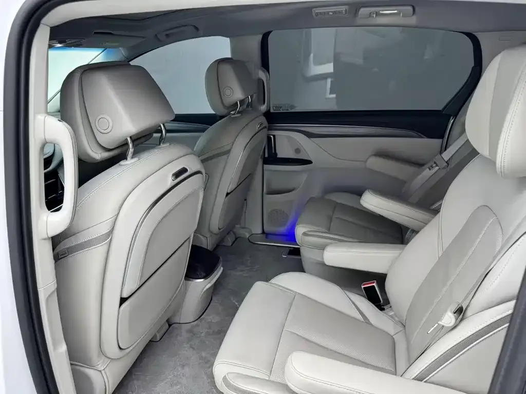 Buick GL8 2023 из CN, фото 10