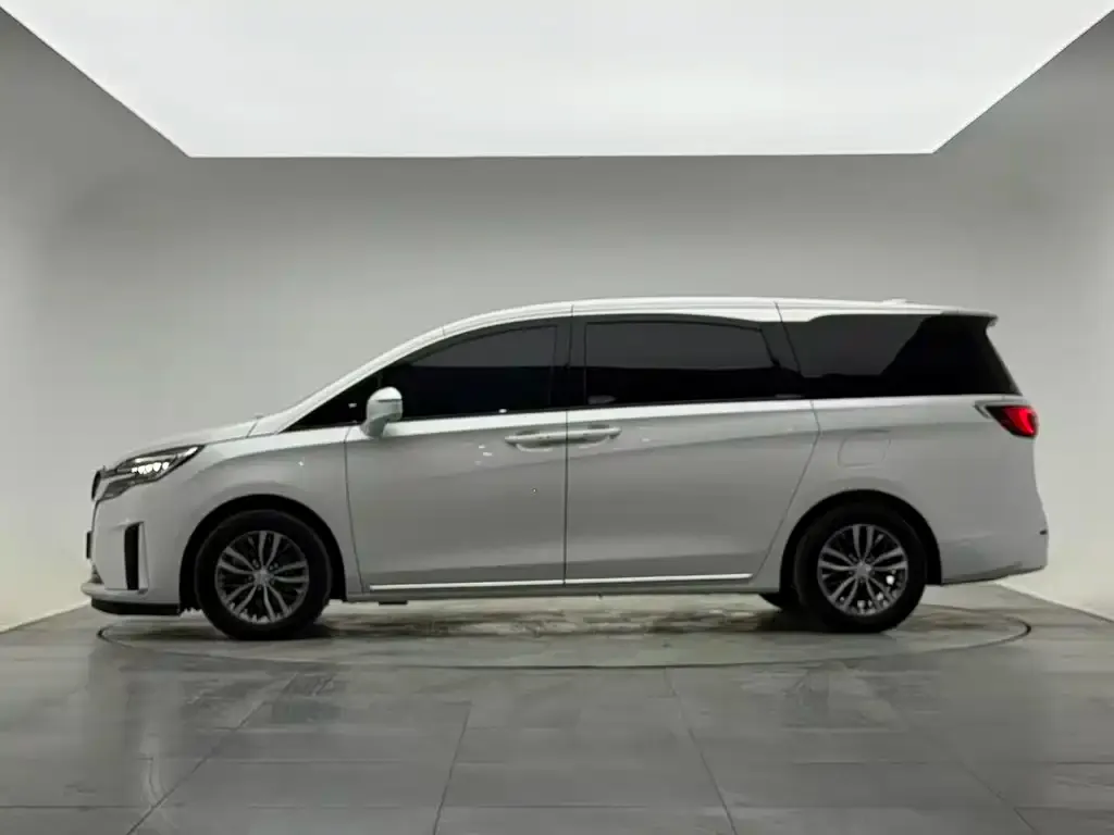 Buick GL8 2023 из CN, фото 3