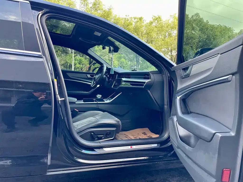 Audi A6L 2021 из CN, фото 6