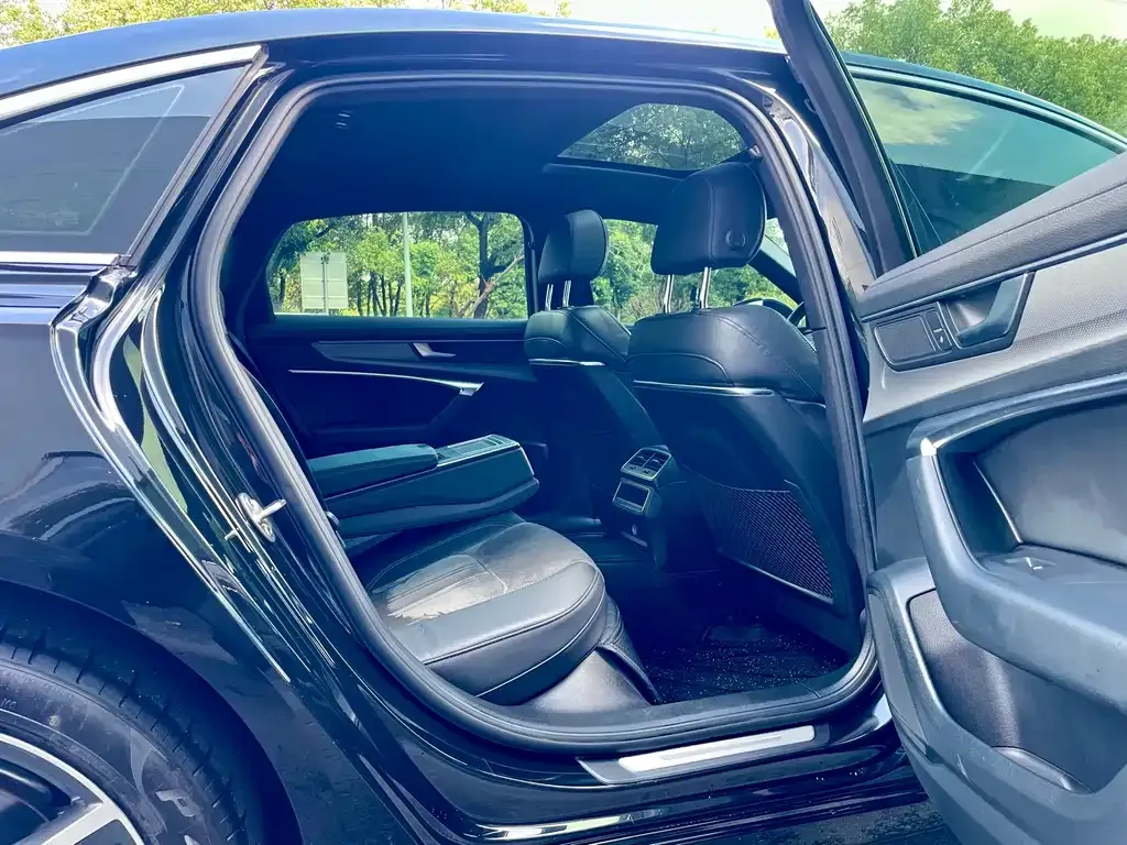 Audi A6L 2021 из CN, фото 7