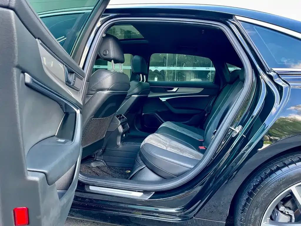 Audi A6L 2021 из CN, фото 8