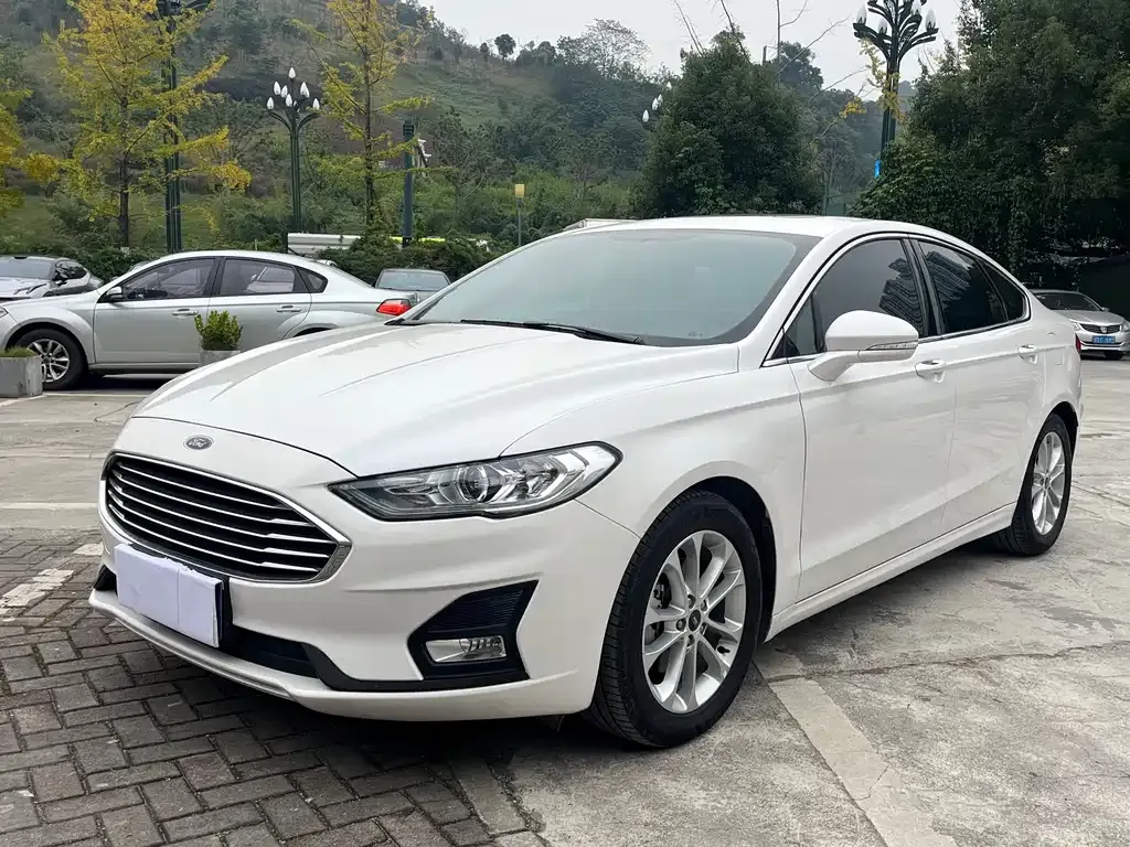 Ford Mondeo — фото 1