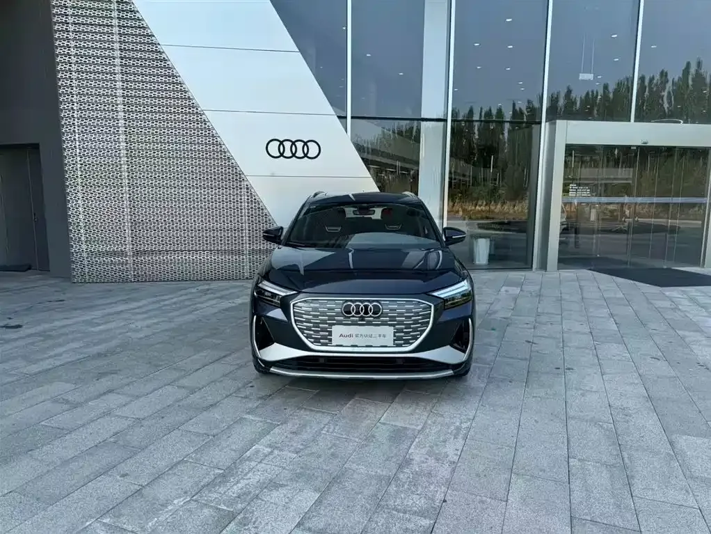 Audi Q4 e-tron — фото 2