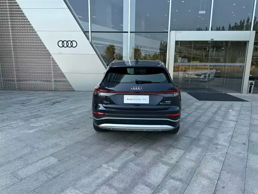 Audi Q4 e-tron — фото 3