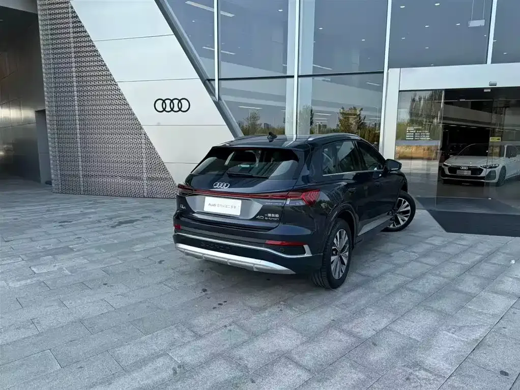 Audi Q4 e-tron — фото 4