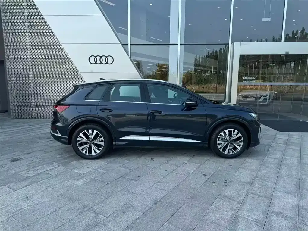 Audi Q4 e-tron — фото 5