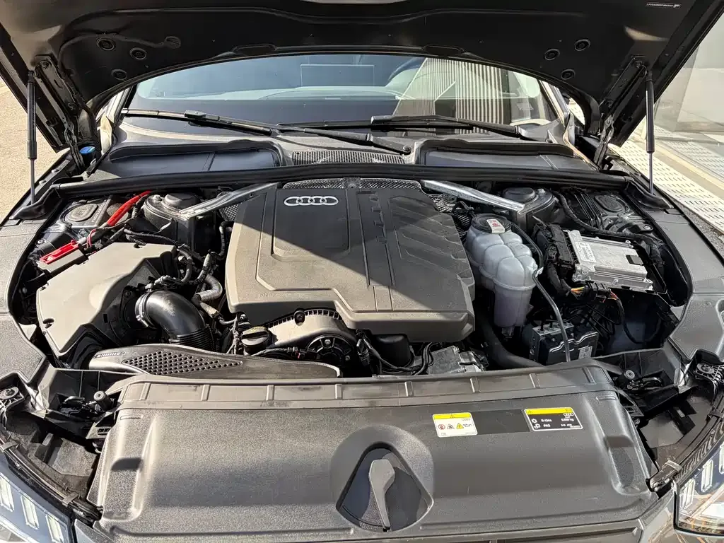 Audi A4L 2023 из CN, фото 2