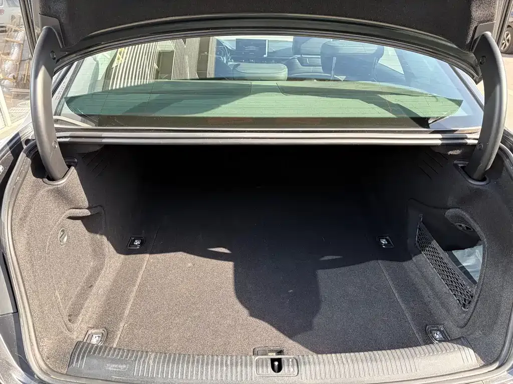 Audi A4L 2023 из CN, фото 7
