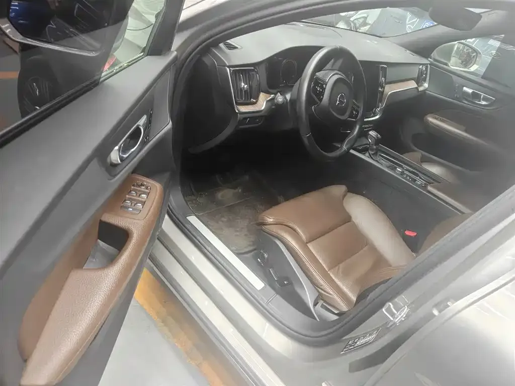 Volvo S60 2021 из CN, фото 4