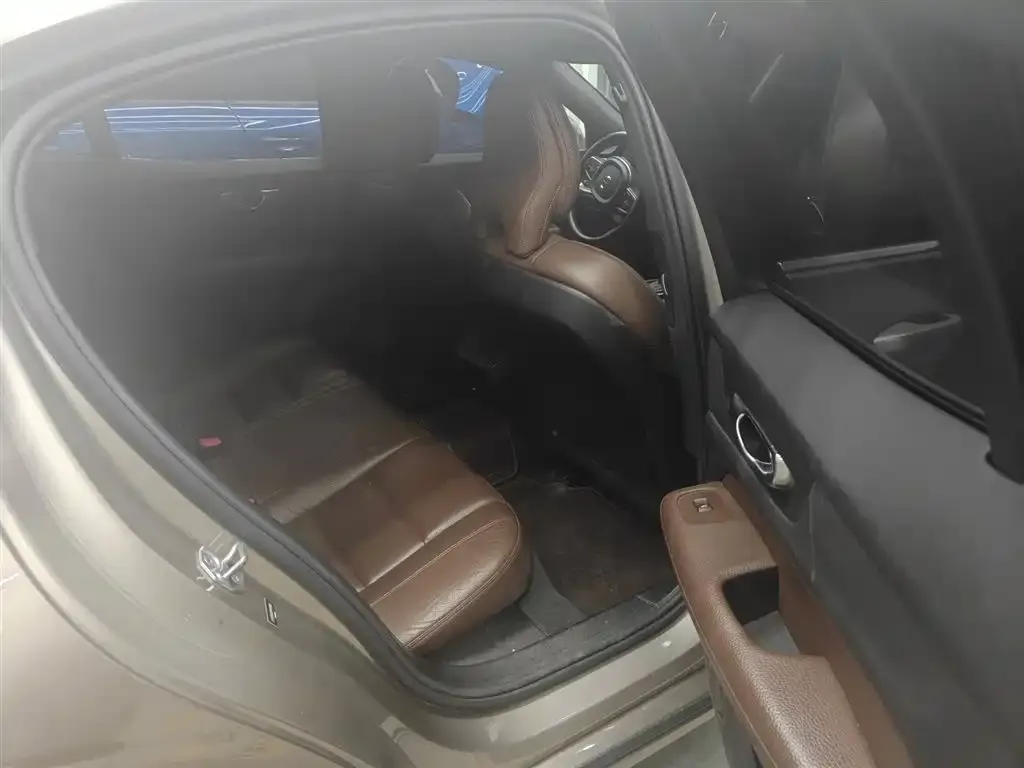 Volvo S60 2021 из CN, фото 7