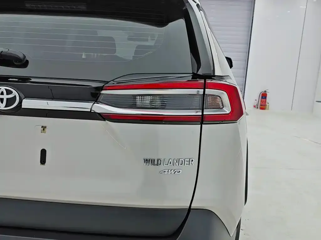 Toyota Wildlander — фото 10