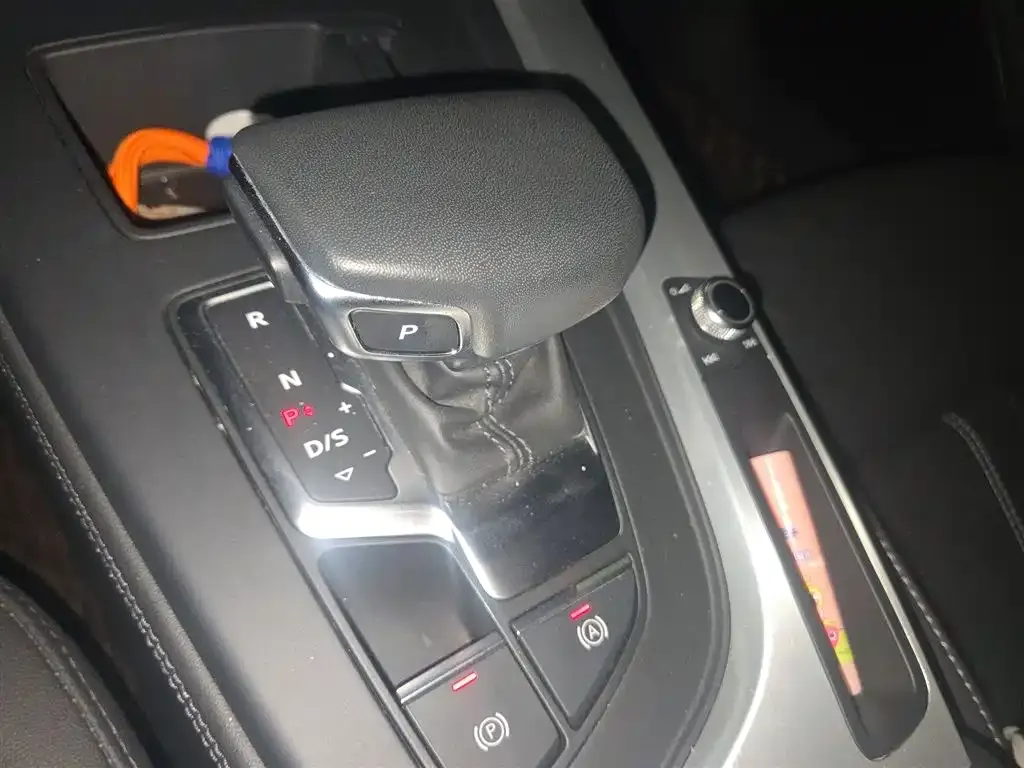 Audi A4L 2022 из CN, фото 7