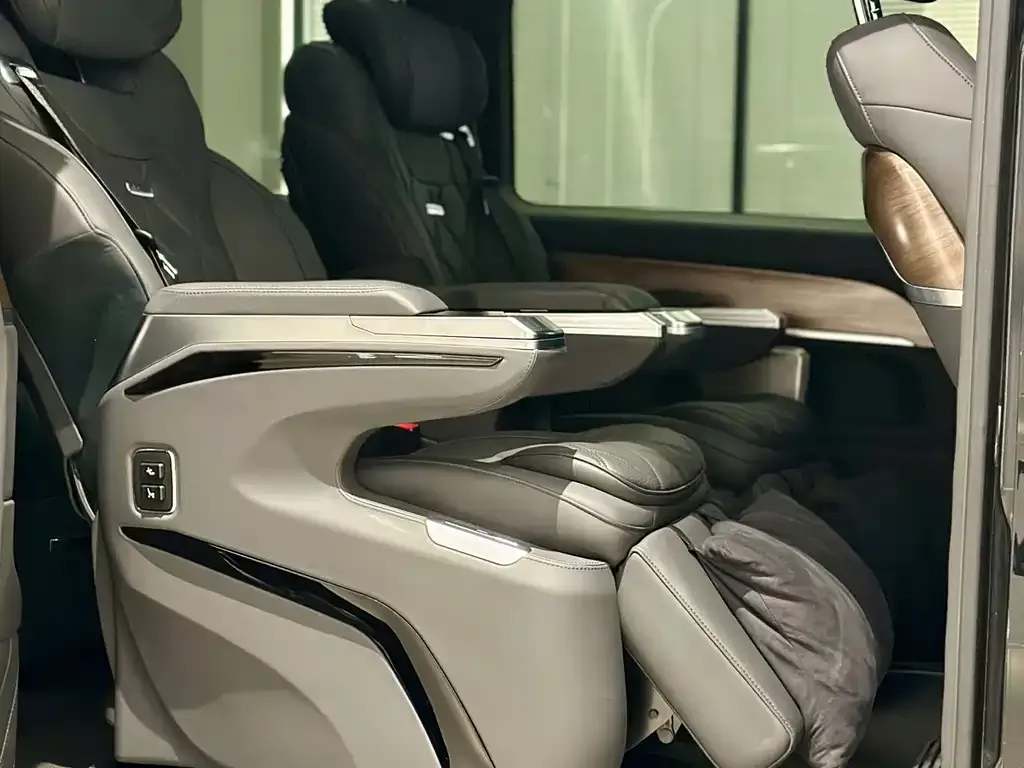 Mercedes-Benz V-Class 2022 из CN, фото 8