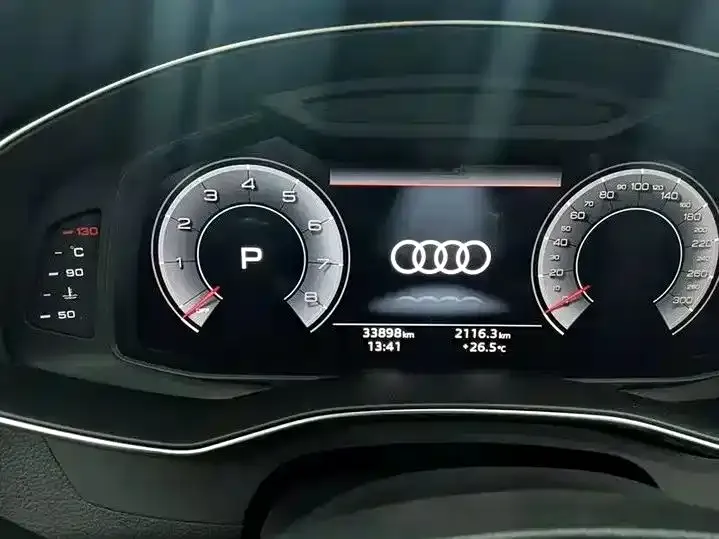 Audi A7L 2023 из CN, фото 10
