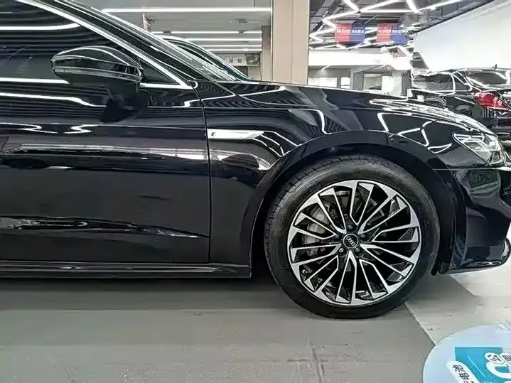 Audi A7L 2023 из CN, фото 4