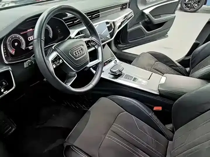 Audi A7L 2023 из CN, фото 7