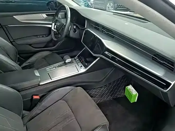 Audi A7L 2023 из CN, фото 8