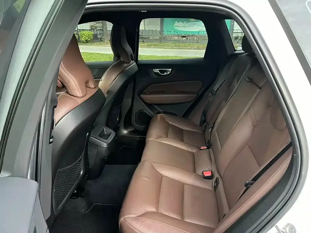 Volvo XC60 2023 из CN, фото 10