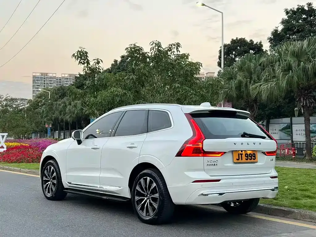 Volvo XC60 2023 из CN, фото 4