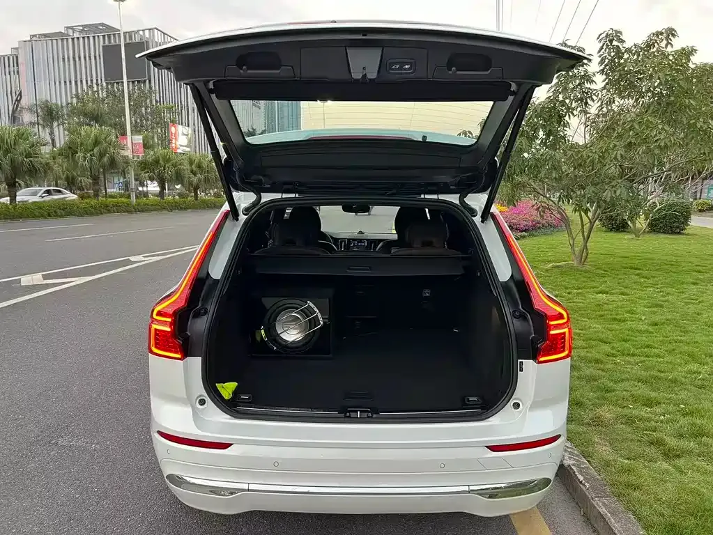 Volvo XC60 2023 из CN, фото 8