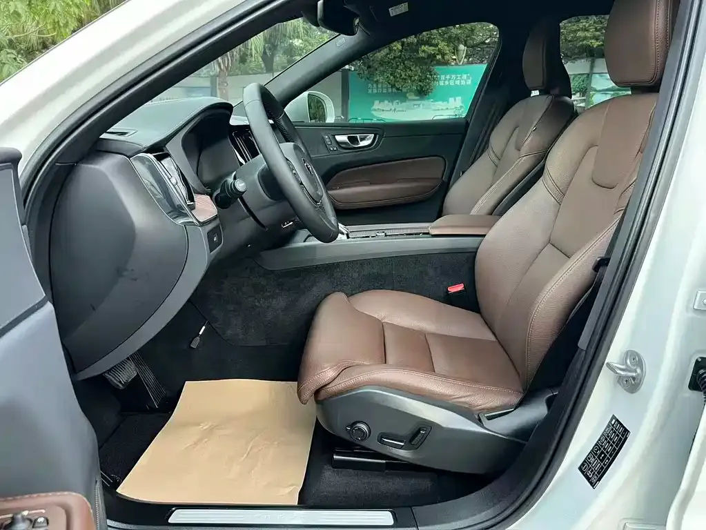 Volvo XC60 2023 из CN, фото 9
