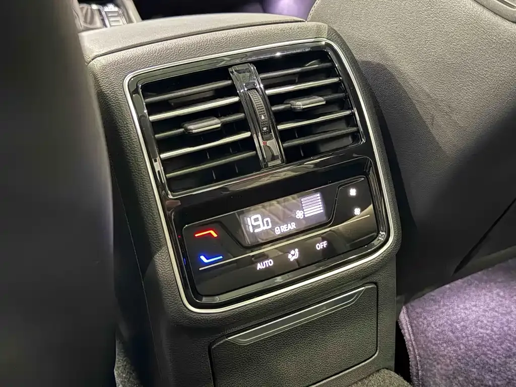 Volkswagen Magotan 2023 из CN, фото 10