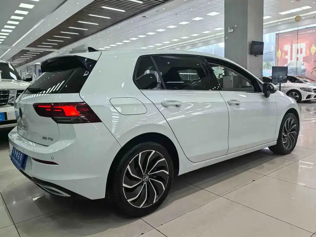 Volkswagen Golf 2023 из CN, фото 7