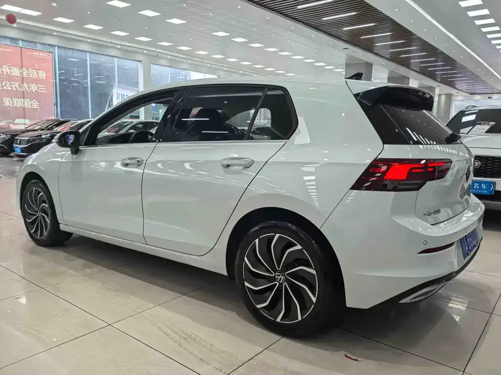 Volkswagen Golf 2023 из CN, фото 9