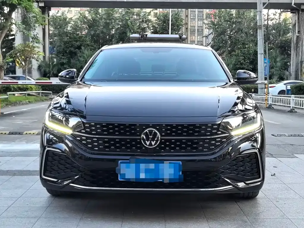 Volkswagen Passat 2023 из CN, фото 2
