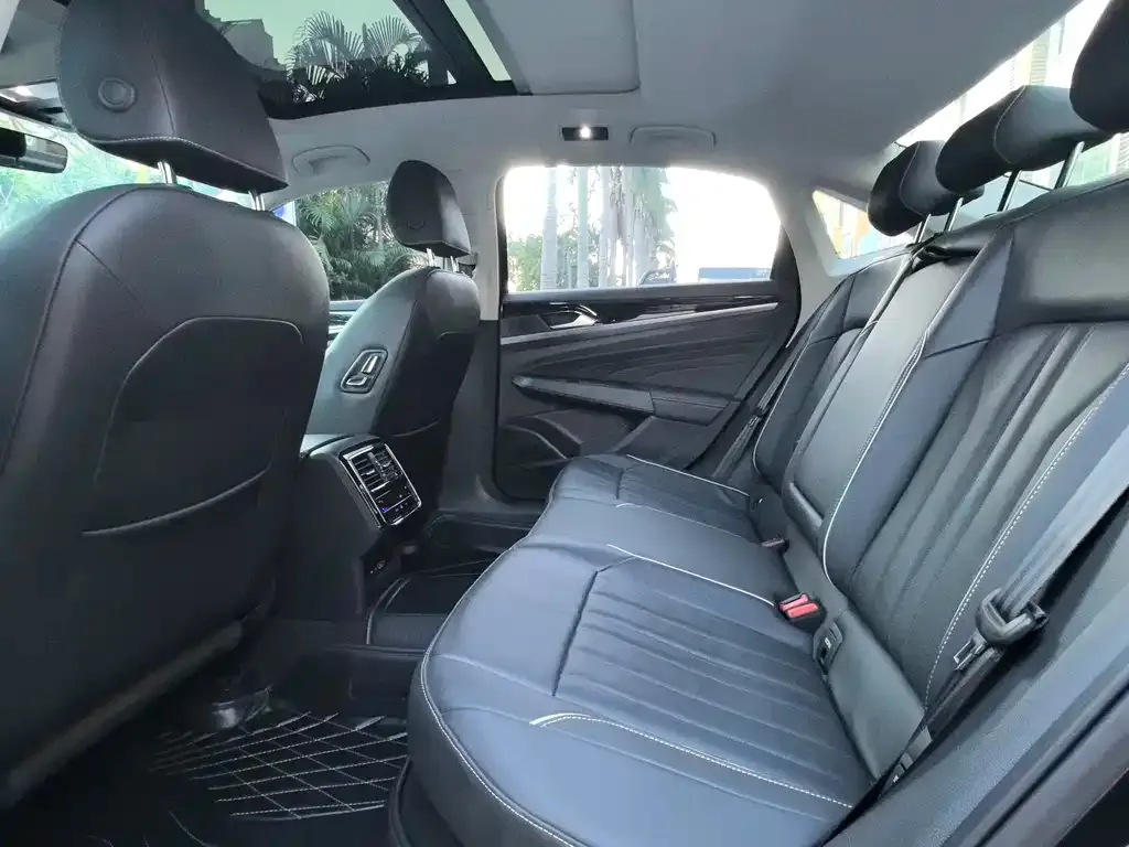 Volkswagen Passat 2023 из CN, фото 6