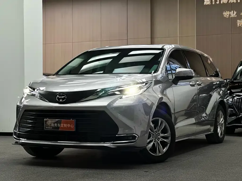 Toyota Sienna 2024 из CN, фото 1