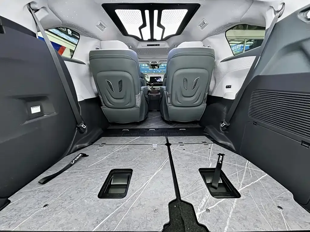 Toyota Sienna 2024 из CN, фото 8