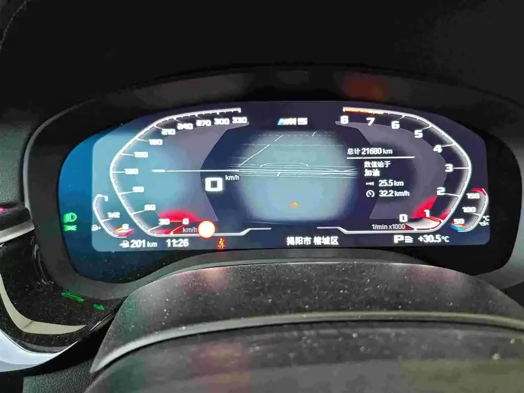BMW 5 Series 2023 из CN, фото 10