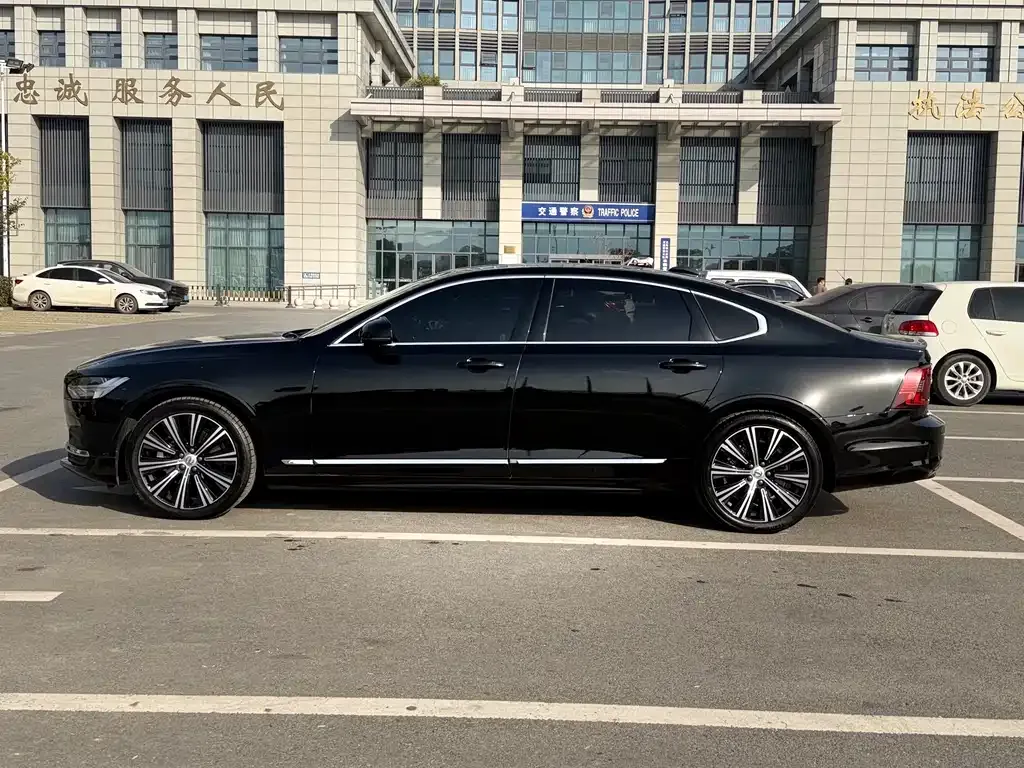 Volvo S90 2024 из CN, фото 7