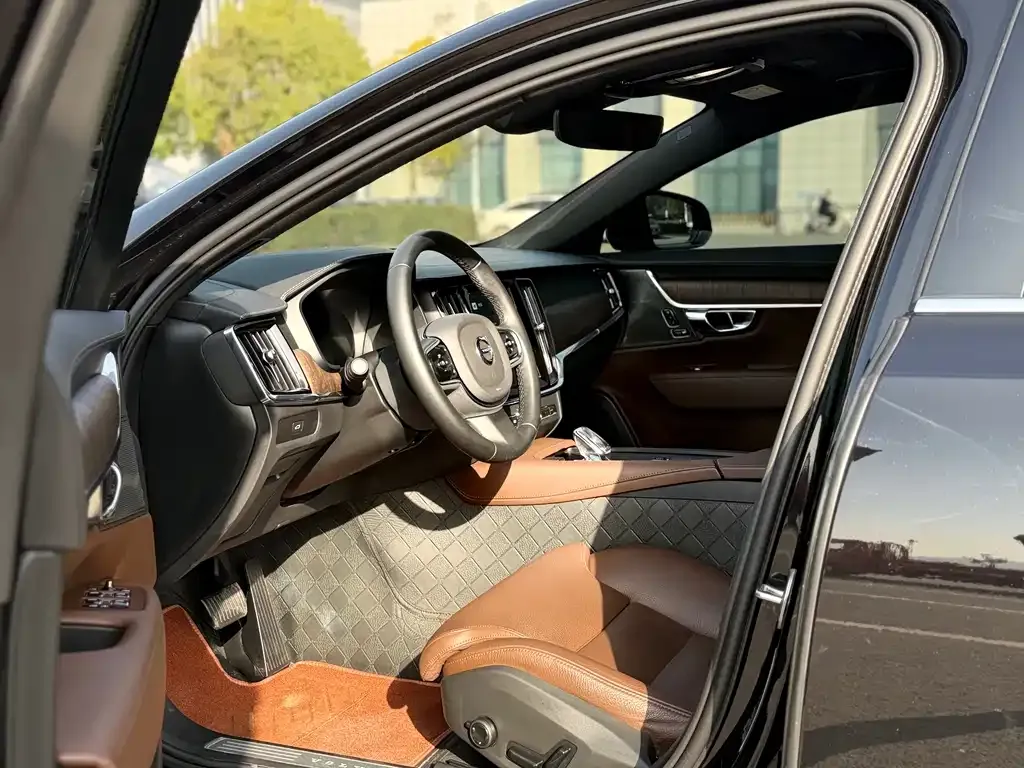 Volvo S90 2024 из CN, фото 8