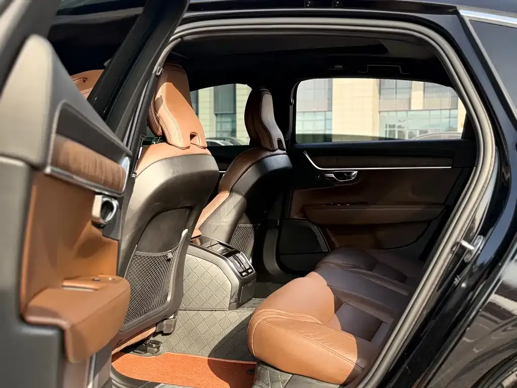 Volvo S90 2024 из CN, фото 9