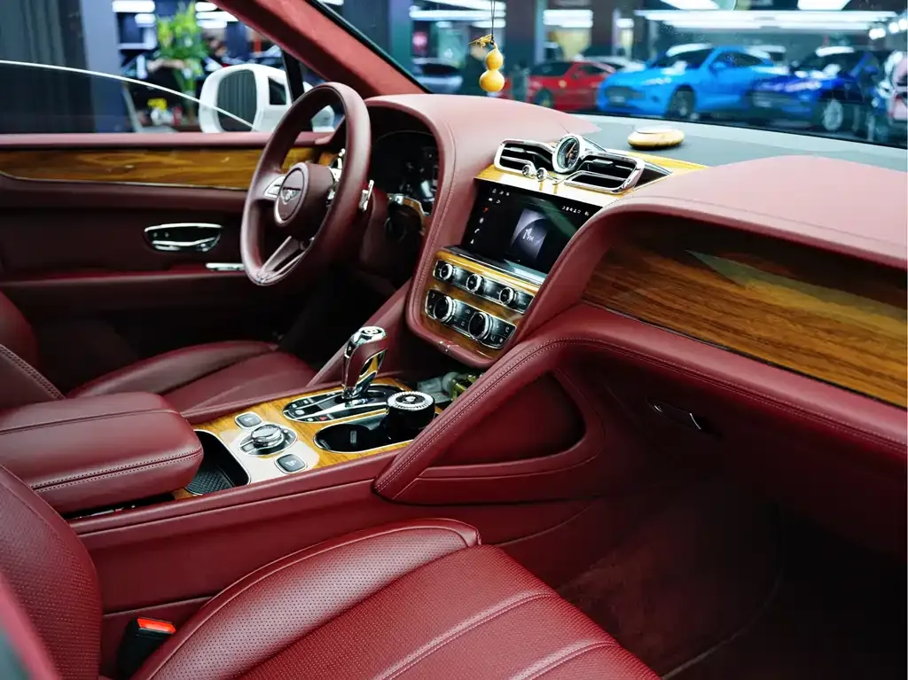 Bentley Bentayga 2021 из CN, фото 6