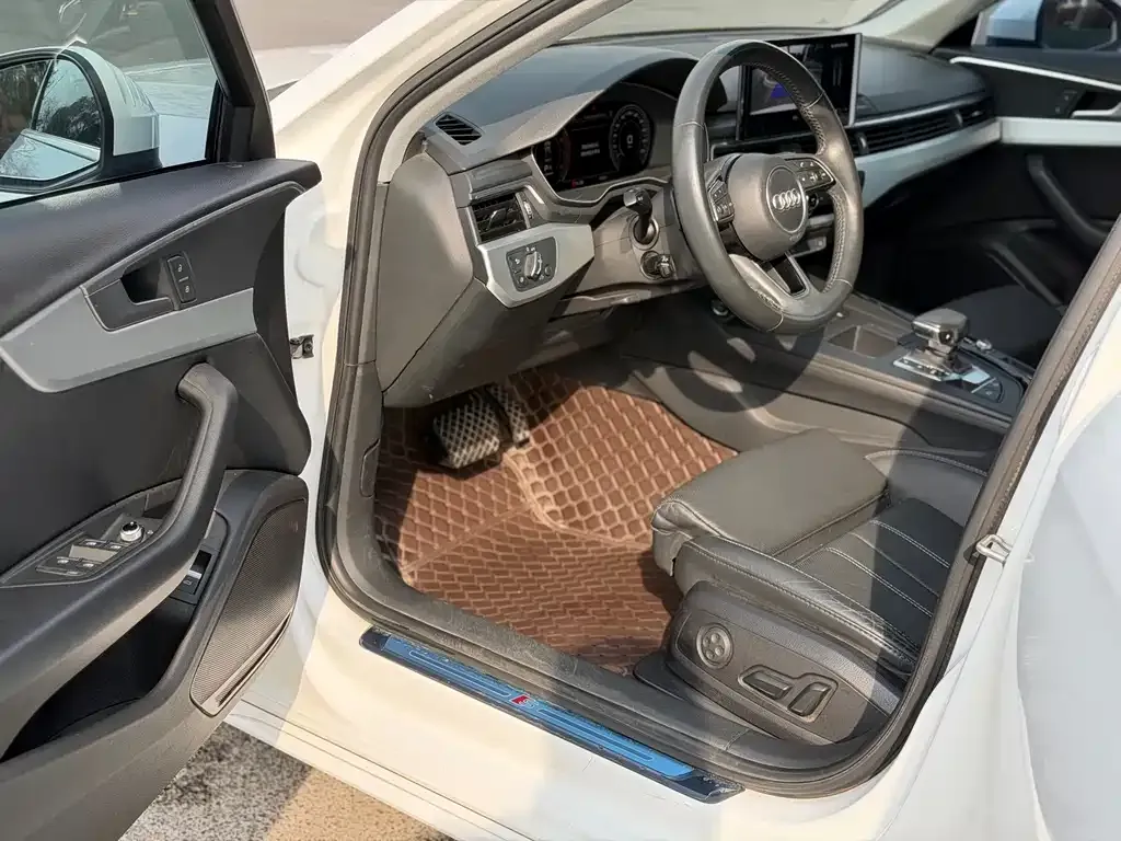 Audi A4L 2021 из CN, фото 4
