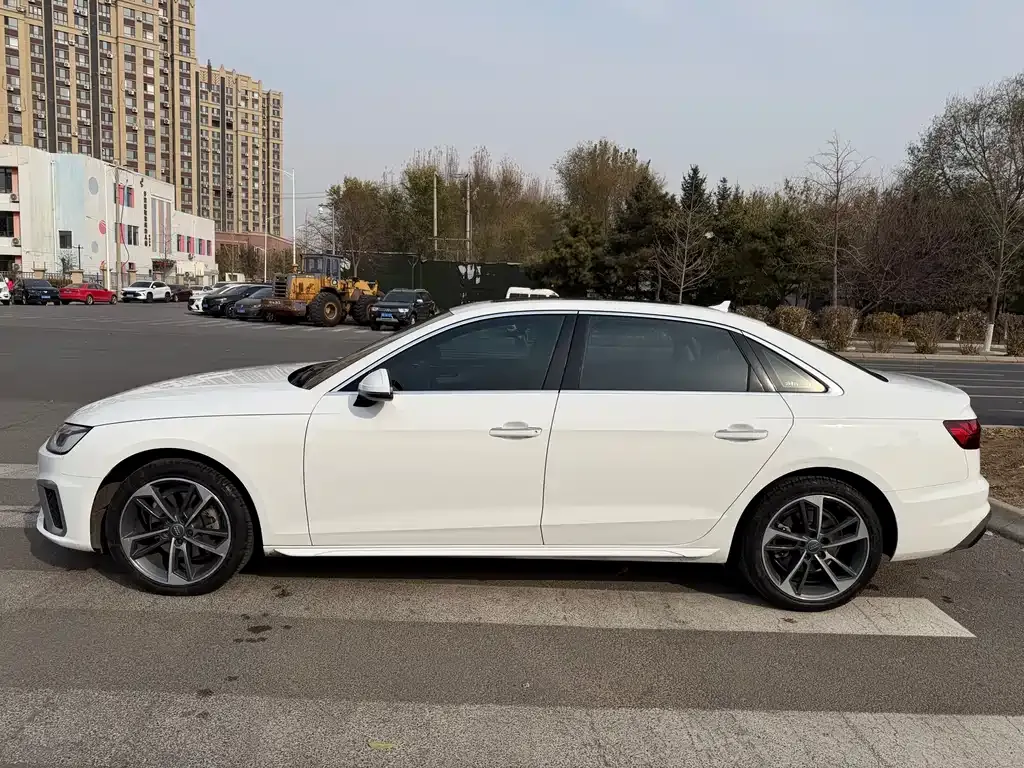 Audi A4L 2021 из CN, фото 6