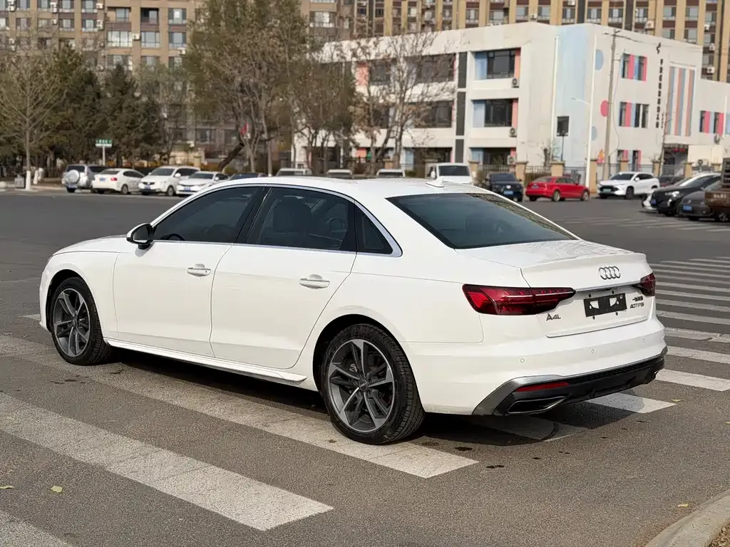 Audi A4L 2021 из CN, фото 7