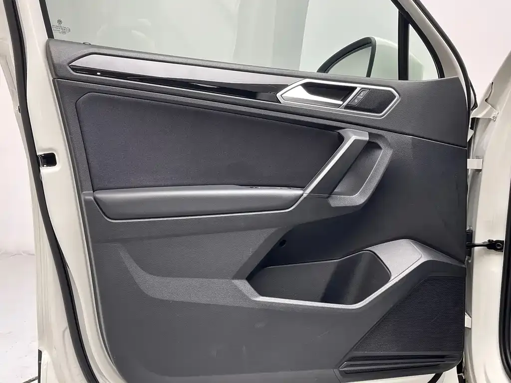 Volkswagen Tiguan L 2022 из CN, фото 7