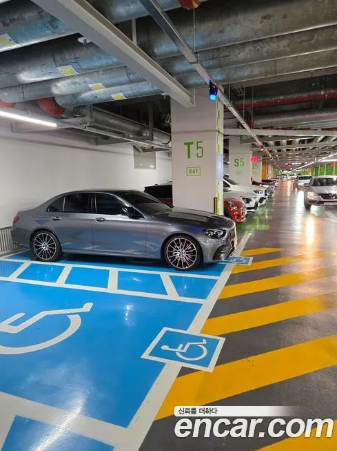 Mercedes-Benz E-Class 2023 из KR, фото 2