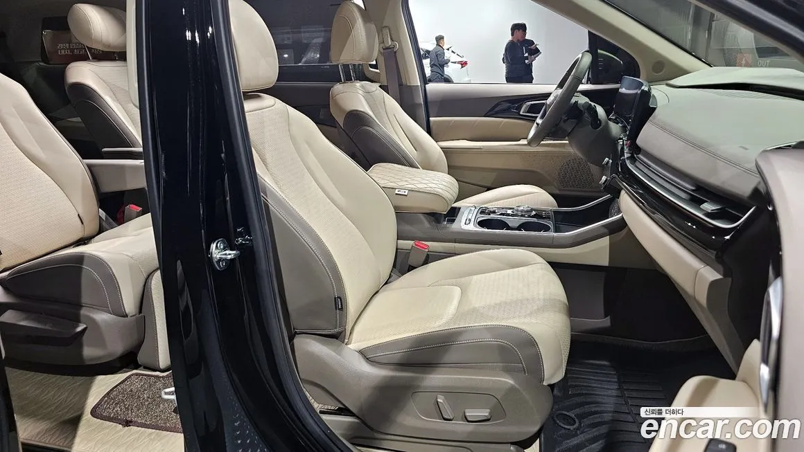 Kia Carnival — фото 10