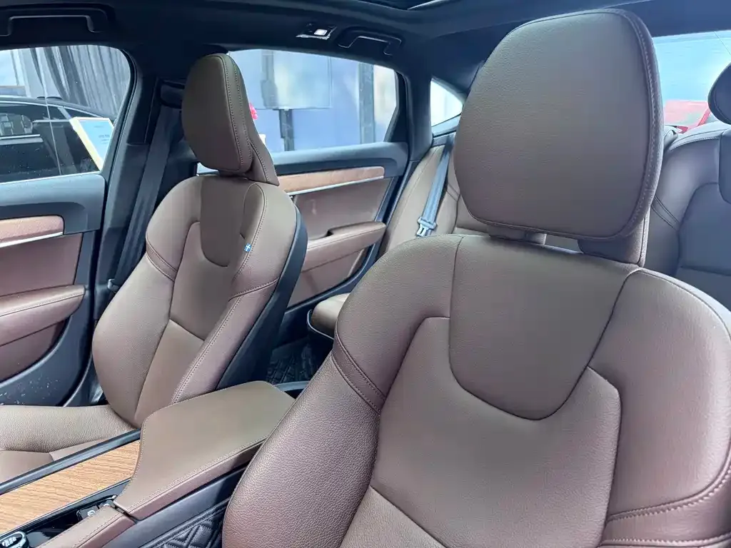Volvo S90 2025 из CN, фото 6