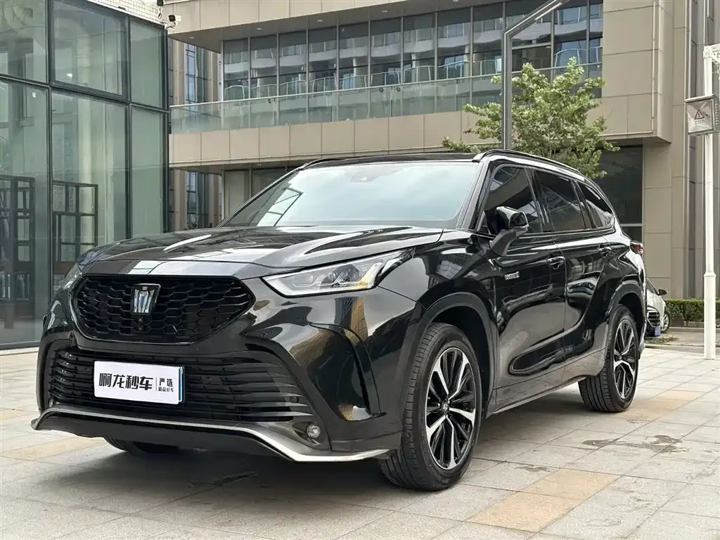 Toyota Crown Kluger 2023 из CN, фото 1